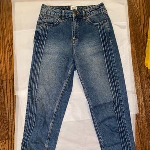 Urban outfitters BDG mom/boyfriend jeans medium/dark wash size 25